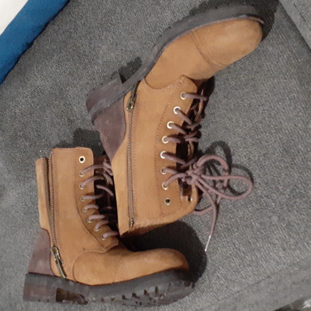 UGG BOOTIES - Picture 7 of 7